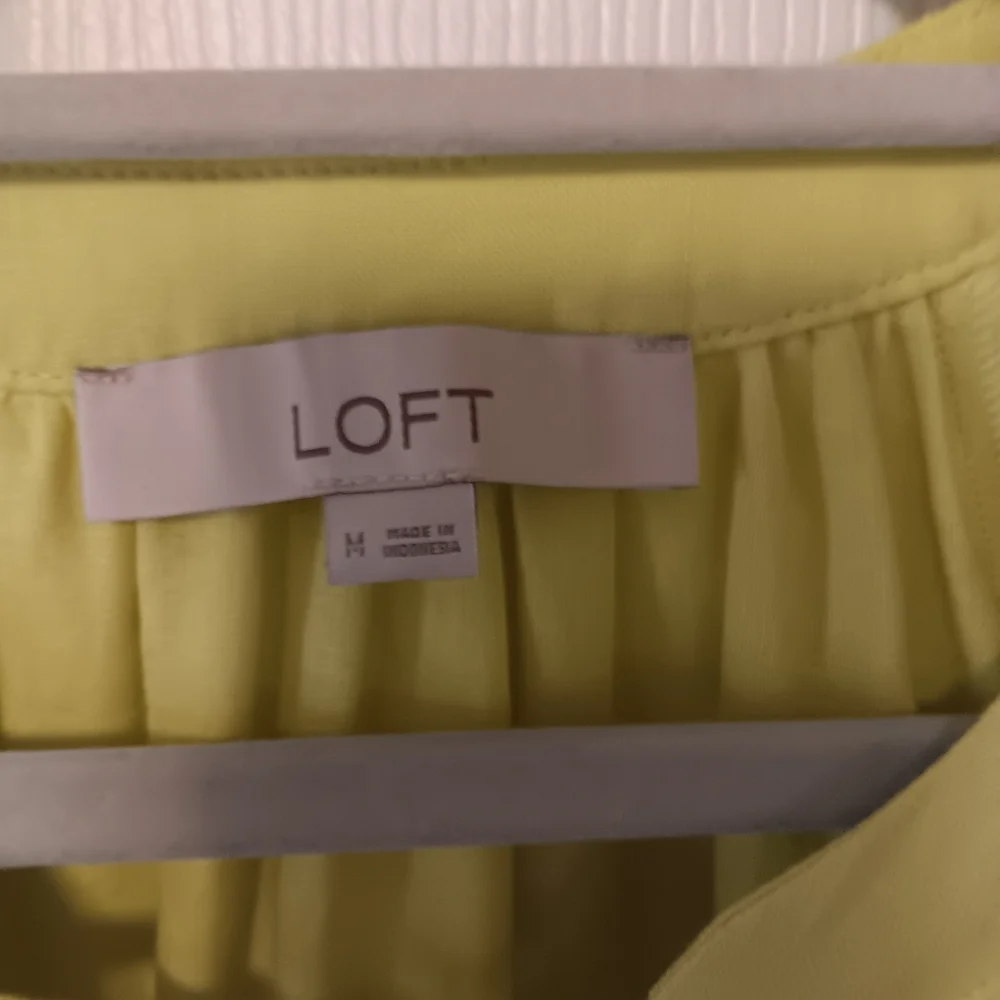 Loft Chartreuse Linen Blend Tie Neck Puff Short Sleeves Peasant Top Blouse‎ M
